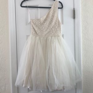 Alice and Olivia size 4 one shoulder dress